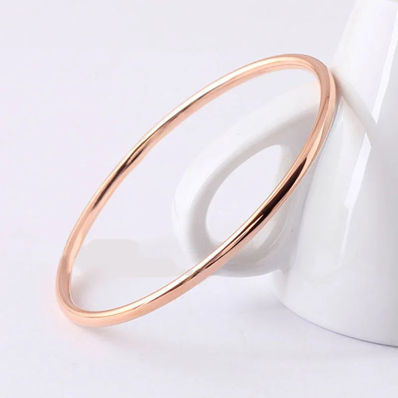 Elara Classic Gold Bangle